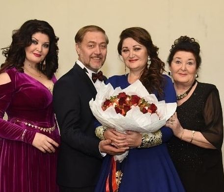Лилия Мәхмүтова әнисенә: «Иң кирәк вакытта син булмадың, син миңа җитмәдең»
