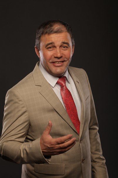 «Бездән – сорау, сездән – җавап»: Рөстәм Закиров тамашачы алдында башкарган иң беренче җырын хәтерлиме икән?